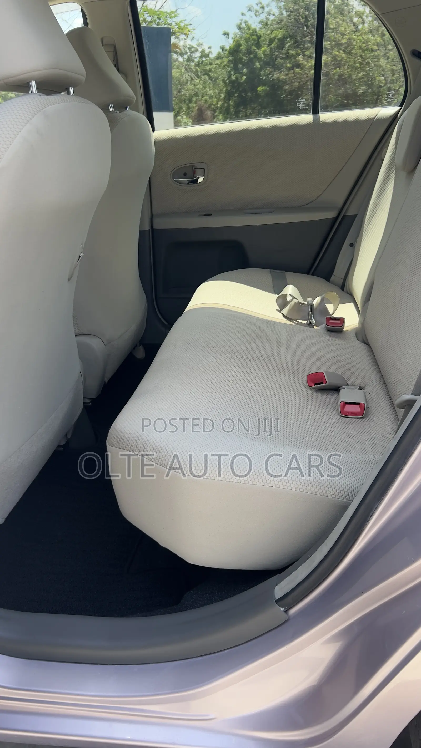 Toyota Vitz 1.3 FWD 5dr 2010 Silver