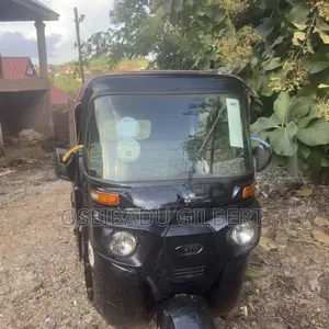Bajaj RE 2025 Black