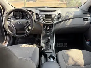 Hyundai Elantra SE 4dr Sedan (1.8L 4cyl 6A) 2014 White