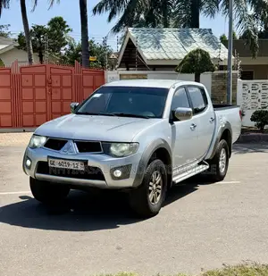Mitsubishi L200 Club Cab 2.5 180hp 4WD 2012 Silver