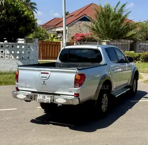 Mitsubishi L200 Club Cab 2.5 180hp 4WD 2012 Silver