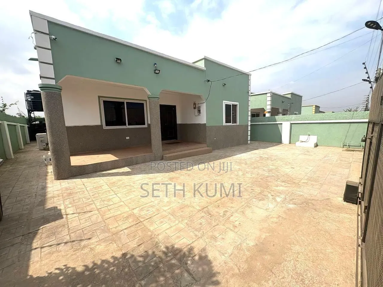 Furnished 3bdrm House in Adom Estate, Community 25 for sale