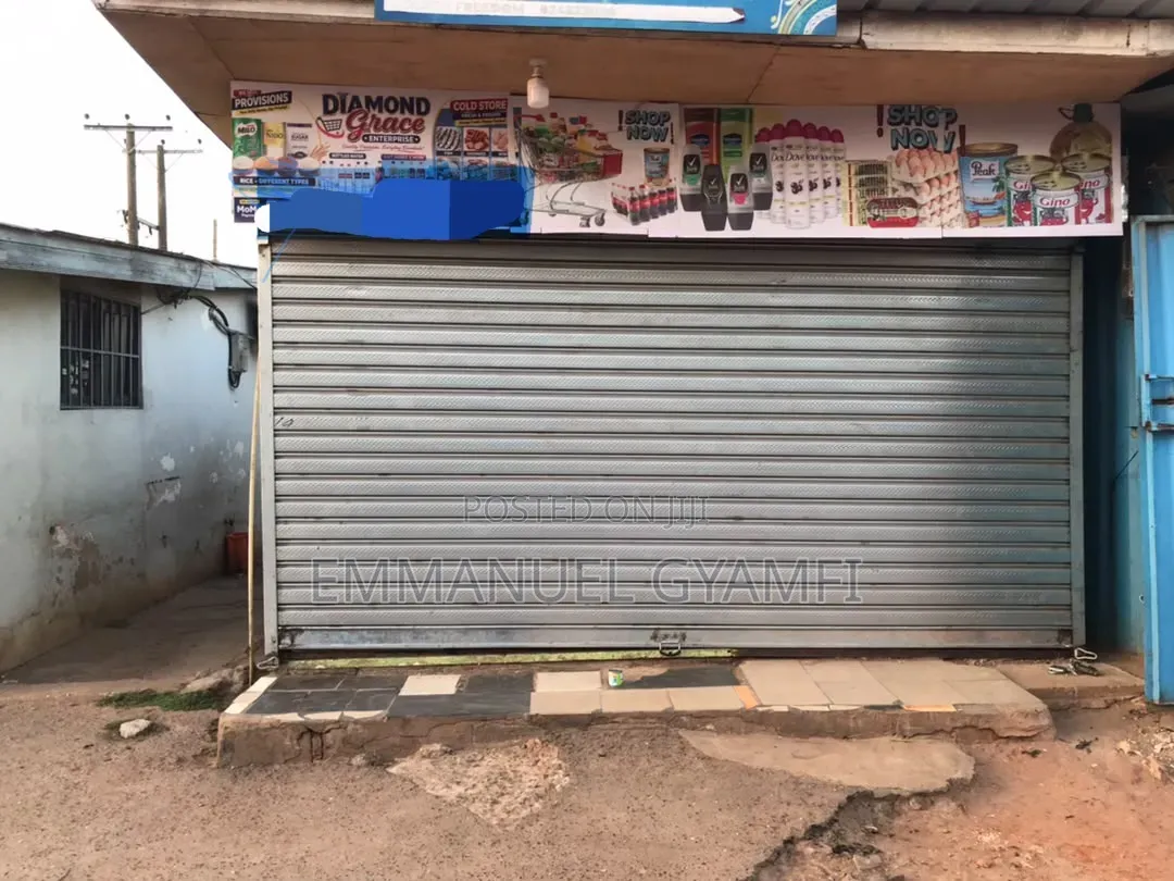 Spacious Container Shop for Rent