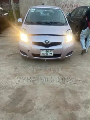 Toyota Vitz 2010 Burgundy