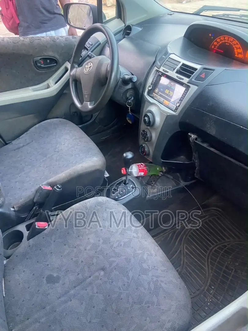 Toyota Vitz 2010 Burgundy