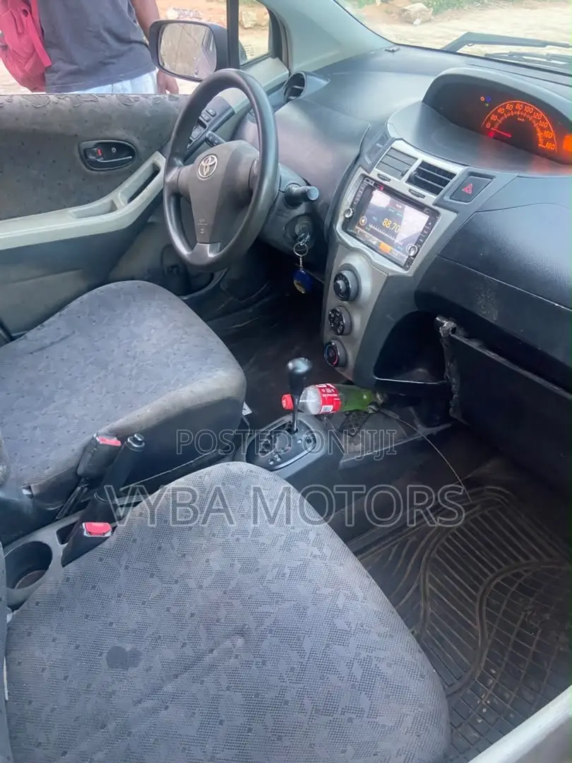 Toyota Vitz 2010 Burgundy