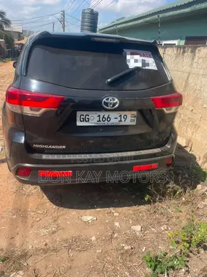 Toyota Highlander LE 4x2 (2.7L 4cyl 6A) 2018 Black