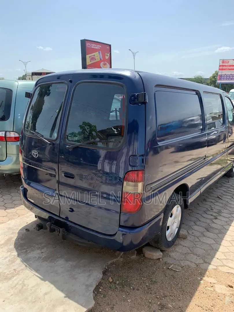Toyota HiAce 2004 Blue