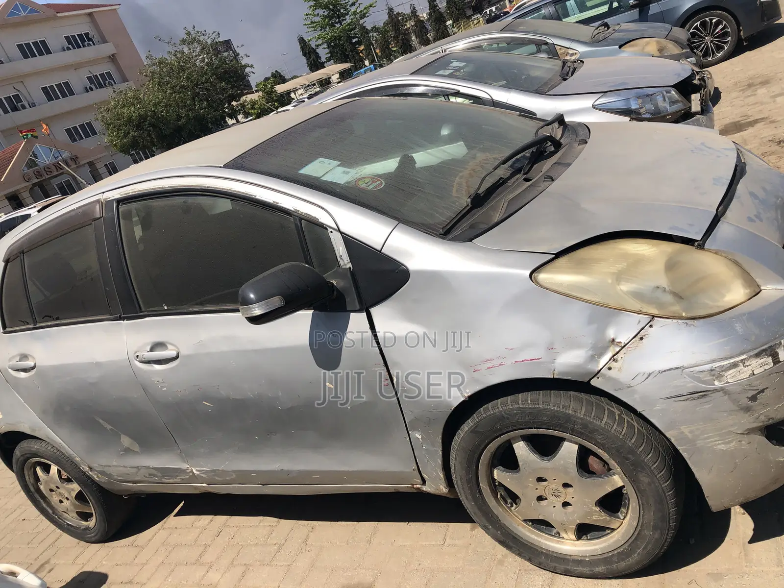 Toyota Vitz 1.3 FWD 5dr 2010 Gray