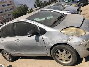 Toyota Vitz 1.3 FWD 5dr 2010 Gray