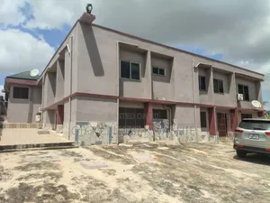 20bdrm House in Parakou Estate, Kumasi Metropolitan for sale