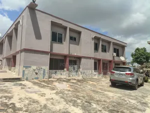 20bdrm House in Parakou Estate, Kumasi Metropolitan for sale