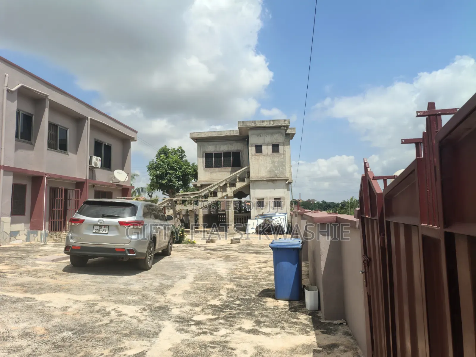20bdrm House in Parakou Estate, Kumasi Metropolitan for sale