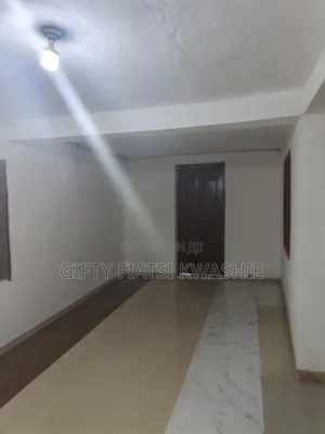 20bdrm House in Parakou Estate, Kumasi Metropolitan for sale