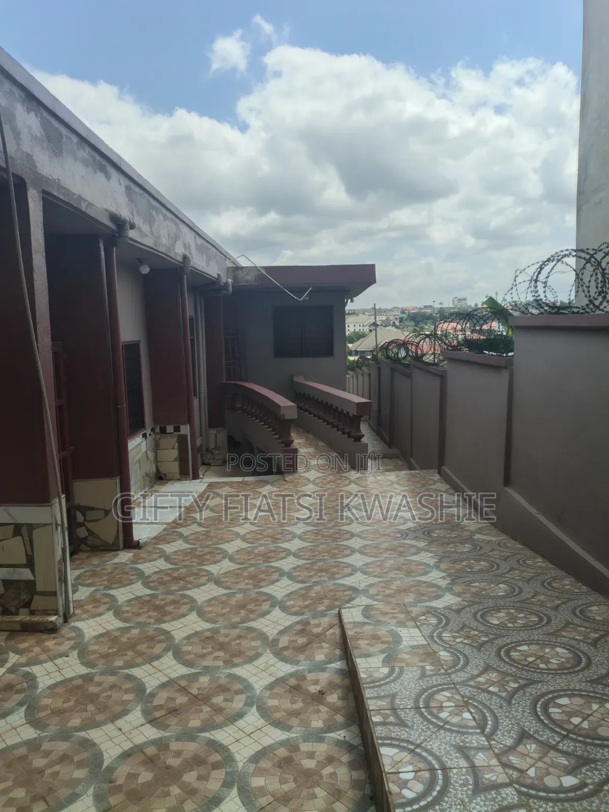 20bdrm House in Parakou Estate, Kumasi Metropolitan for sale