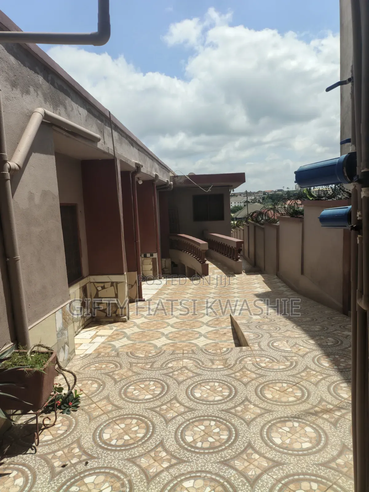 20bdrm House in Parakou Estate, Kumasi Metropolitan for sale