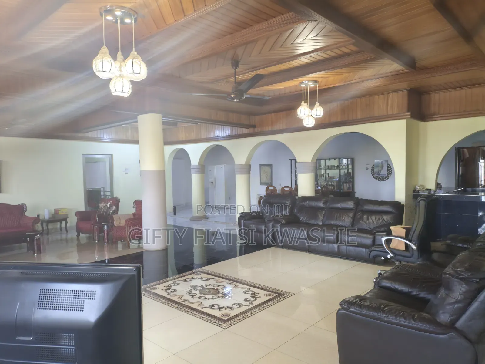 20bdrm House in Parakou Estate, Kumasi Metropolitan for sale