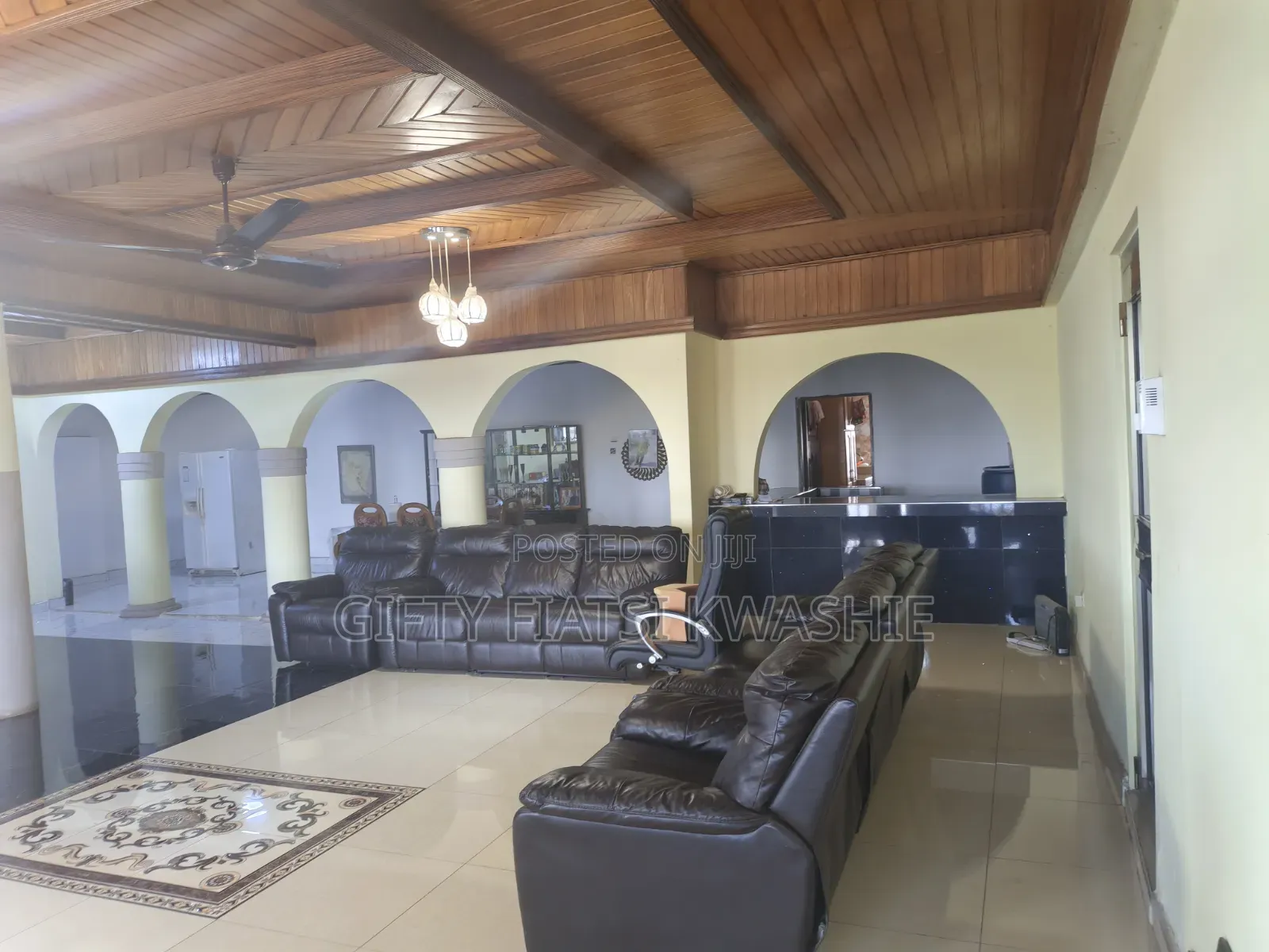 20bdrm House in Parakou Estate, Kumasi Metropolitan for sale
