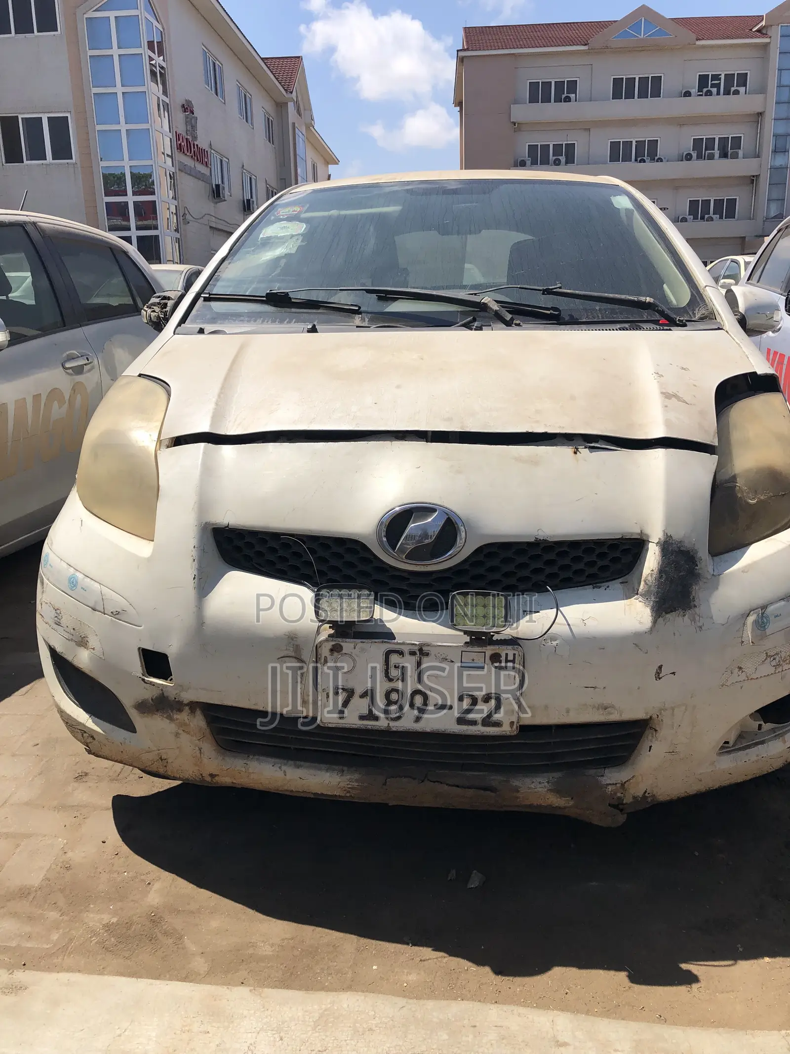 Toyota Vitz 1.3 FWD 5dr 2010 White
