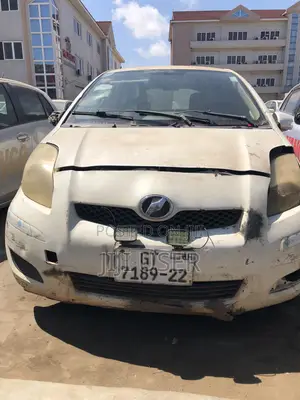 Toyota Vitz 1.3 FWD 5dr 2010 White