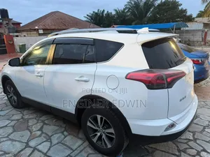 Toyota RAV4 XLE 4dr SUV (2.5L 4cyl 6A) 2018 White