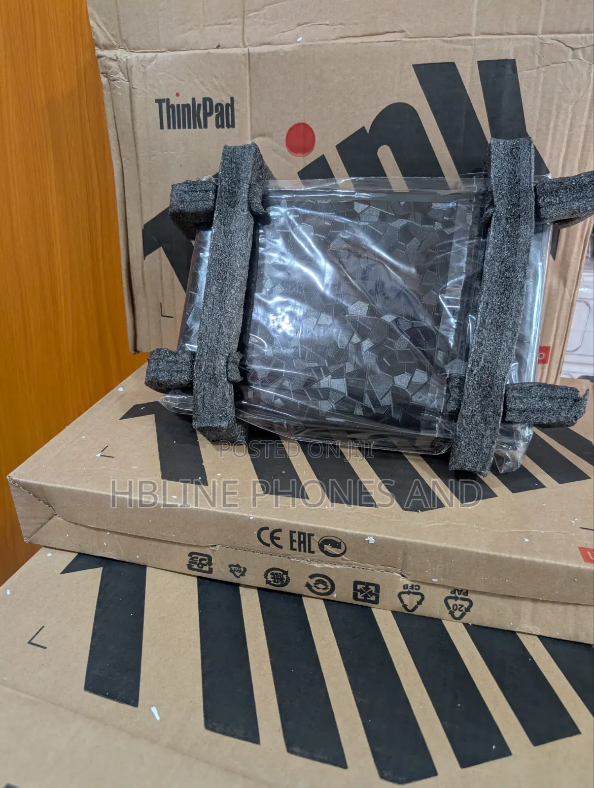 New Laptop Lenovo Yoga 11e 4GB Intel Core i3 SSD 128GB