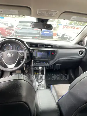 Toyota Corolla SE (1.8L 4cyl 2A) 2018 White