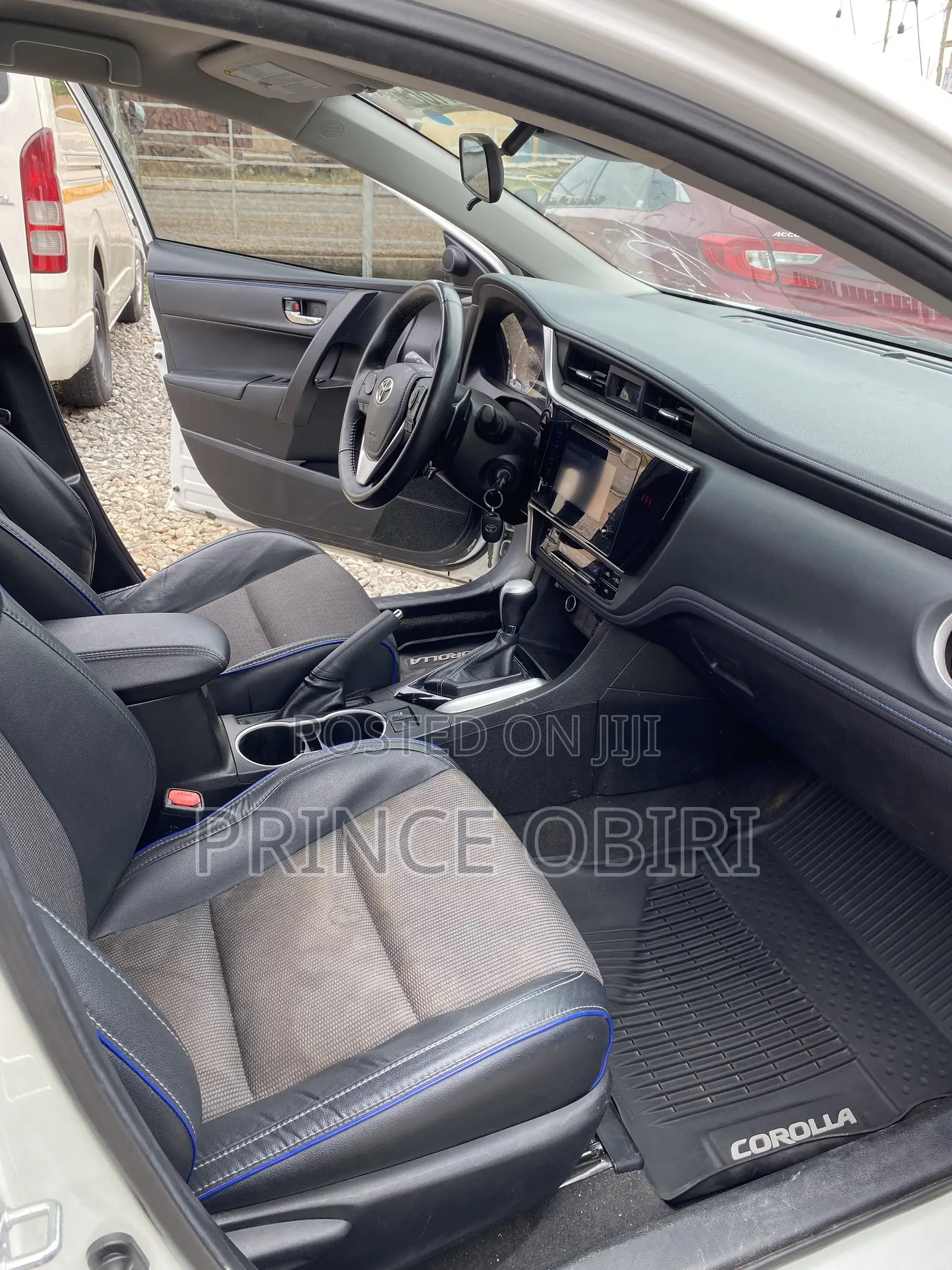 Toyota Corolla SE (1.8L 4cyl 2A) 2018 White