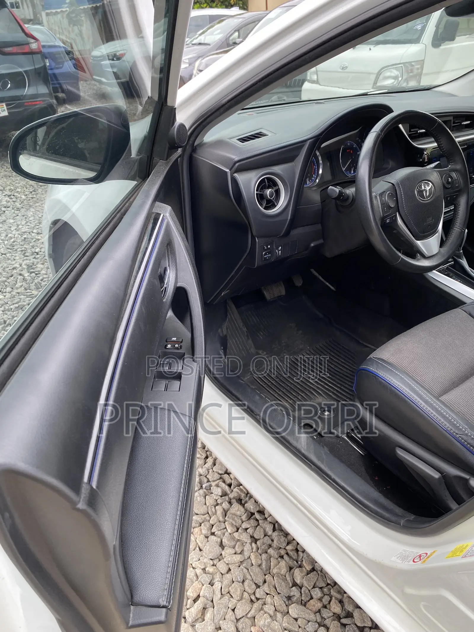 Toyota Corolla SE (1.8L 4cyl 2A) 2018 White