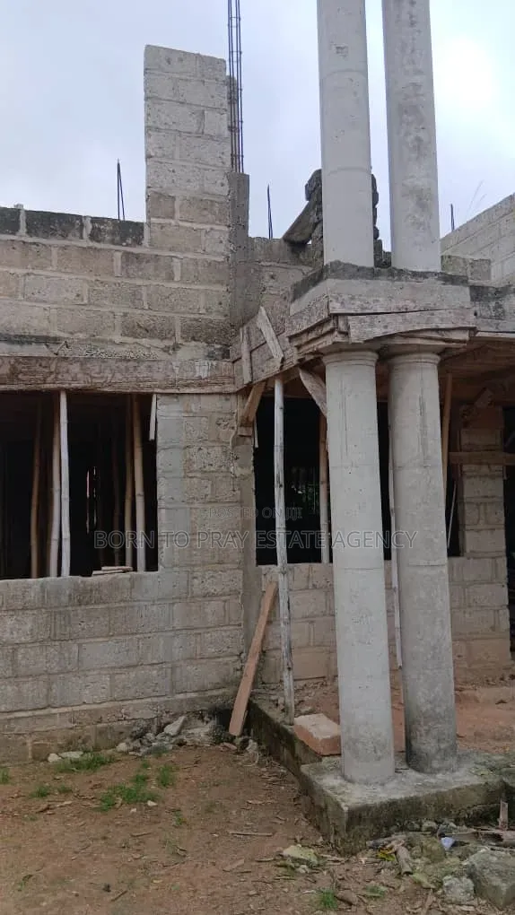 2bdrm House in Bron To Pray Estate, Ejisu-Juaben Municipal for sale