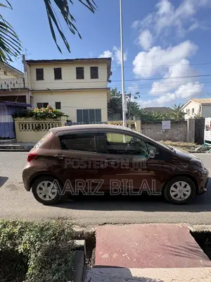 Toyota Vitz 2016 Brown