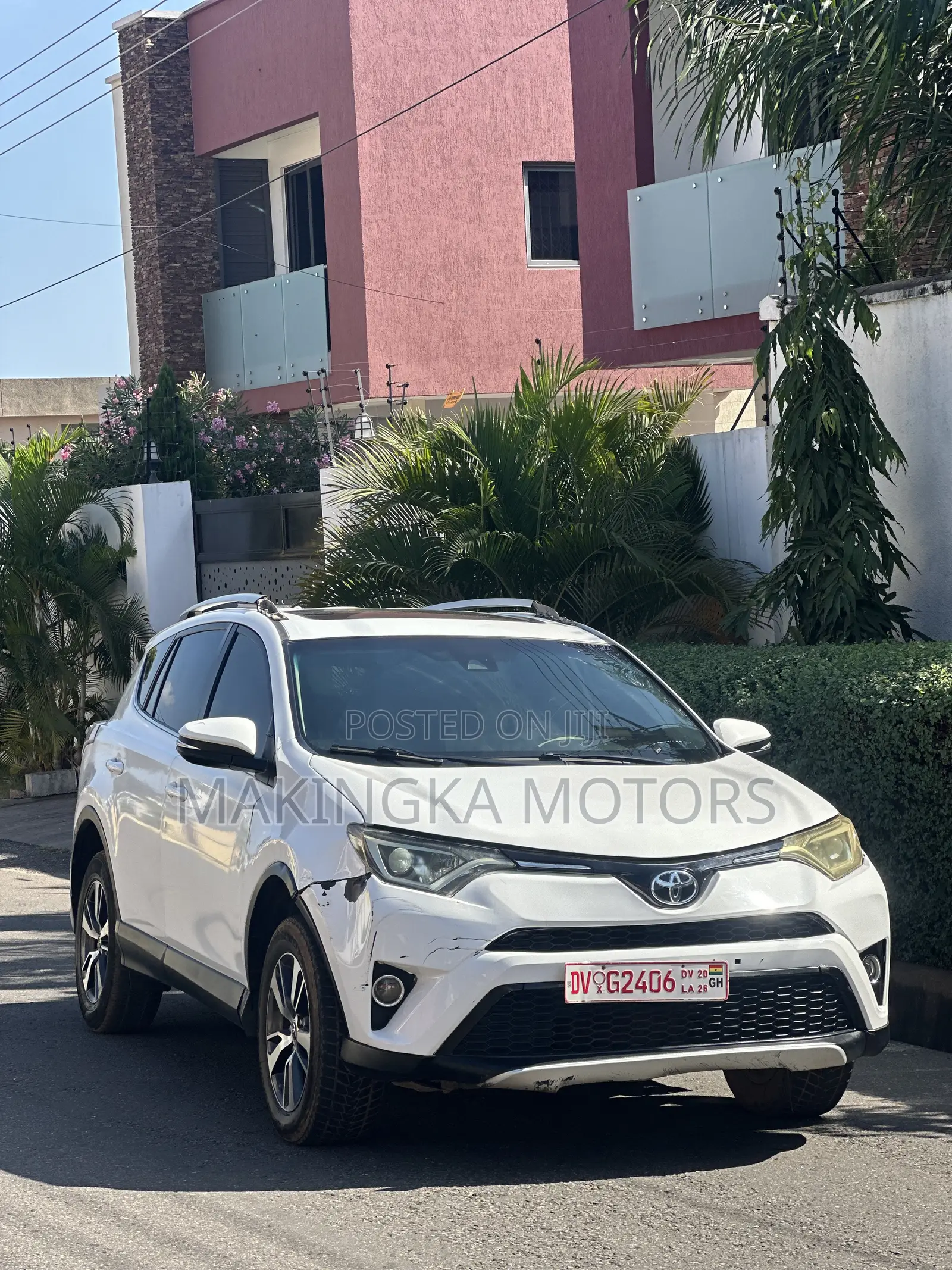 Toyota RAV4 XLE FWD (2.5L 4cyl 6A) 2017 White