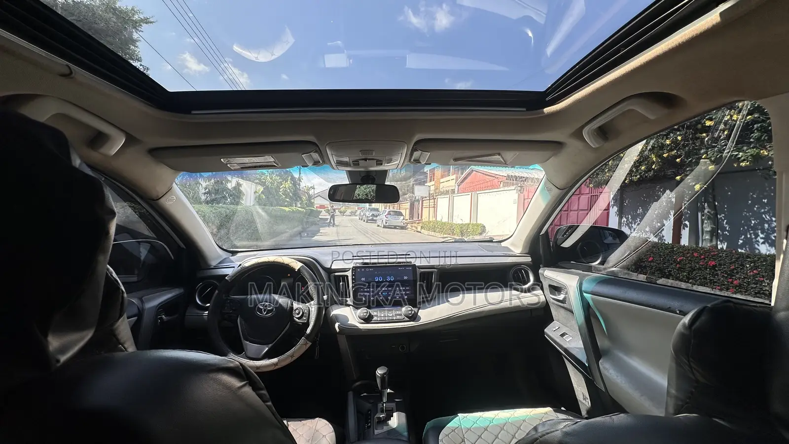Toyota RAV4 XLE FWD (2.5L 4cyl 6A) 2017 White