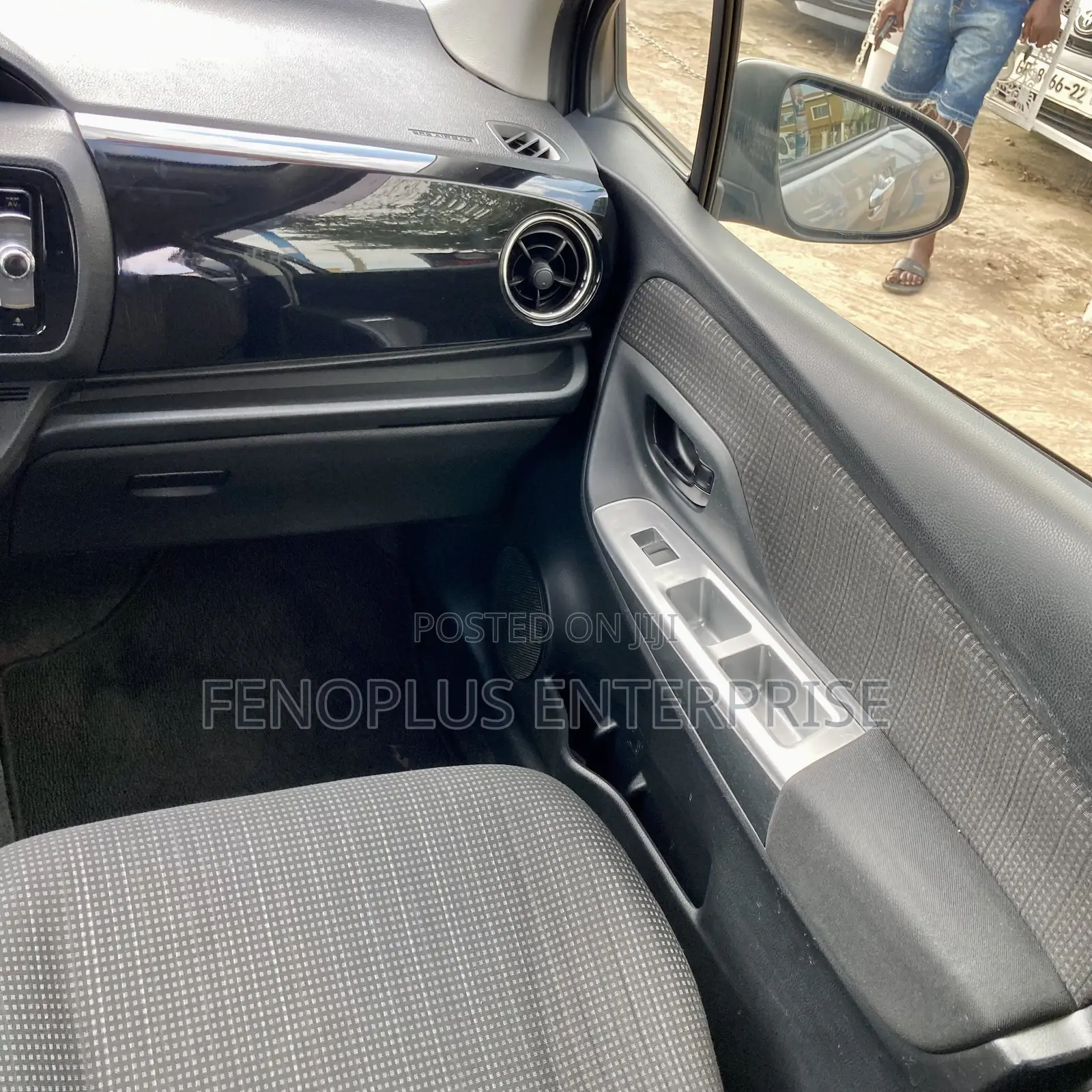 Toyota Vitz 2017 White