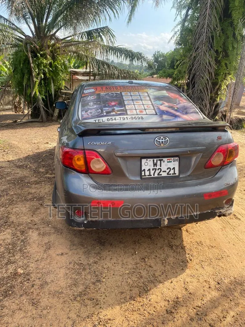 Toyota Corolla 2010 Silver