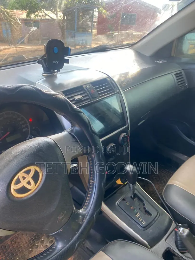 Toyota Corolla 2010 Silver