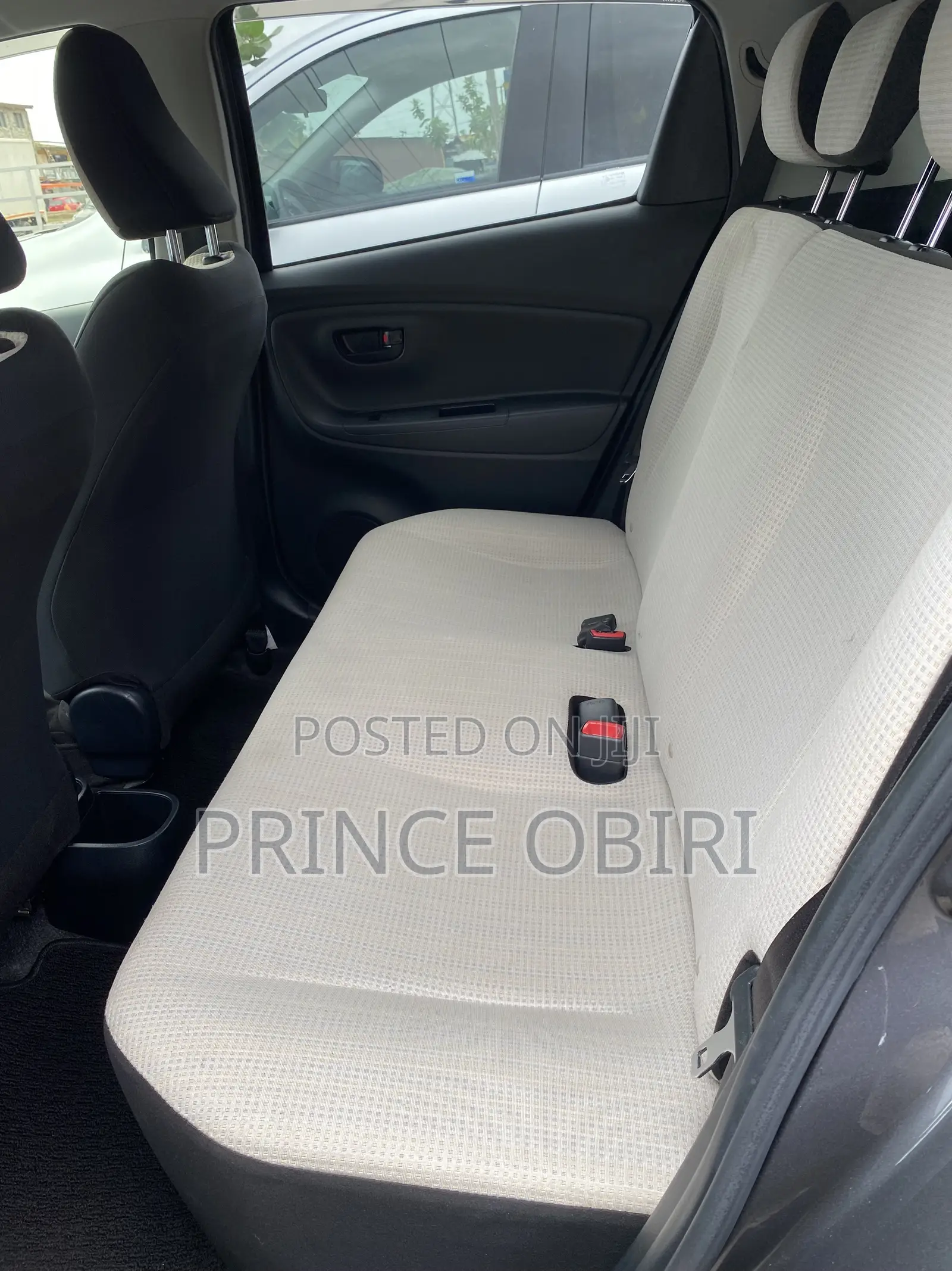 Toyota Vitz 1.3 AWD 5dr 2015 Gray