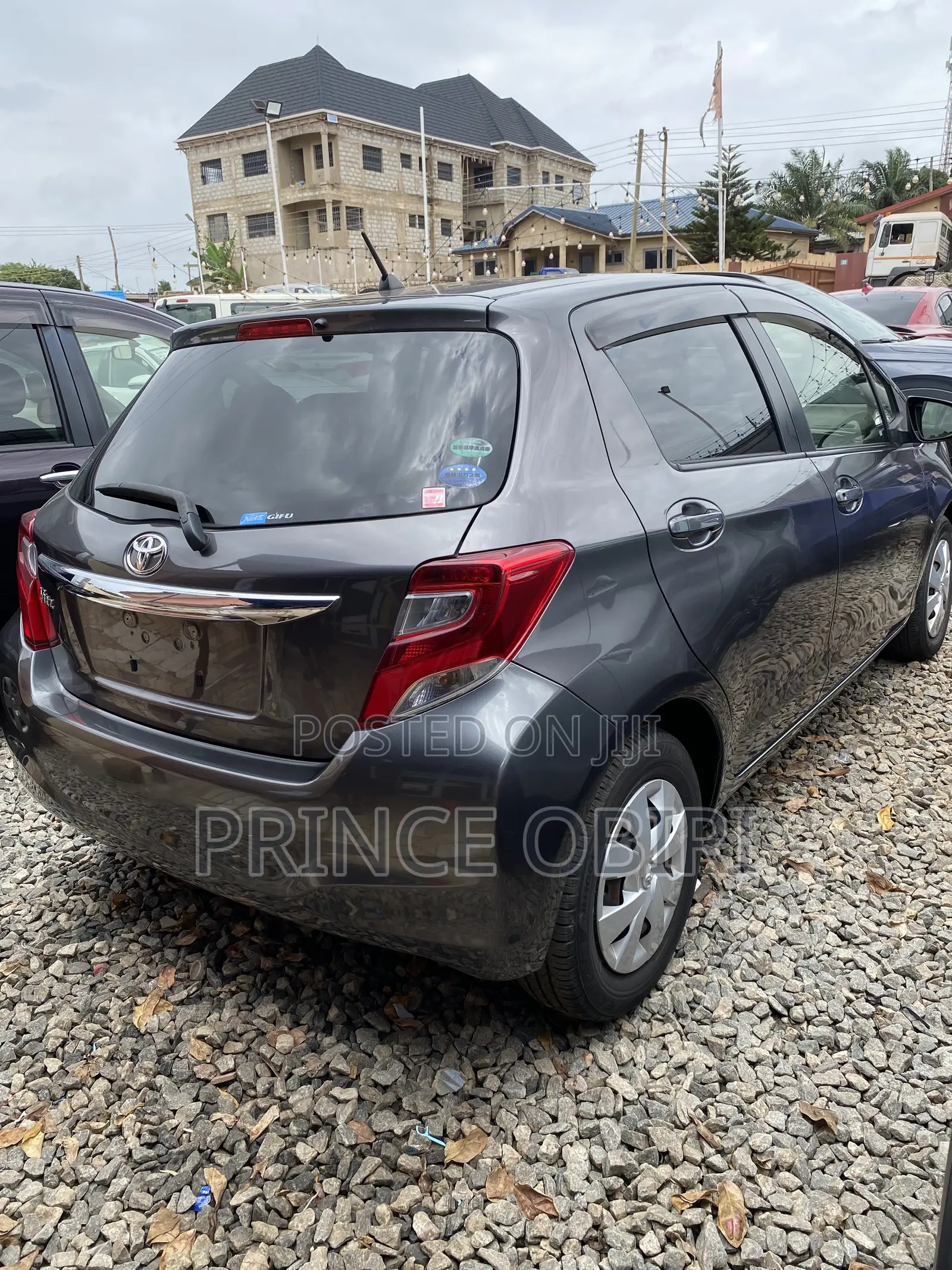 Toyota Vitz 1.3 AWD 5dr 2015 Gray