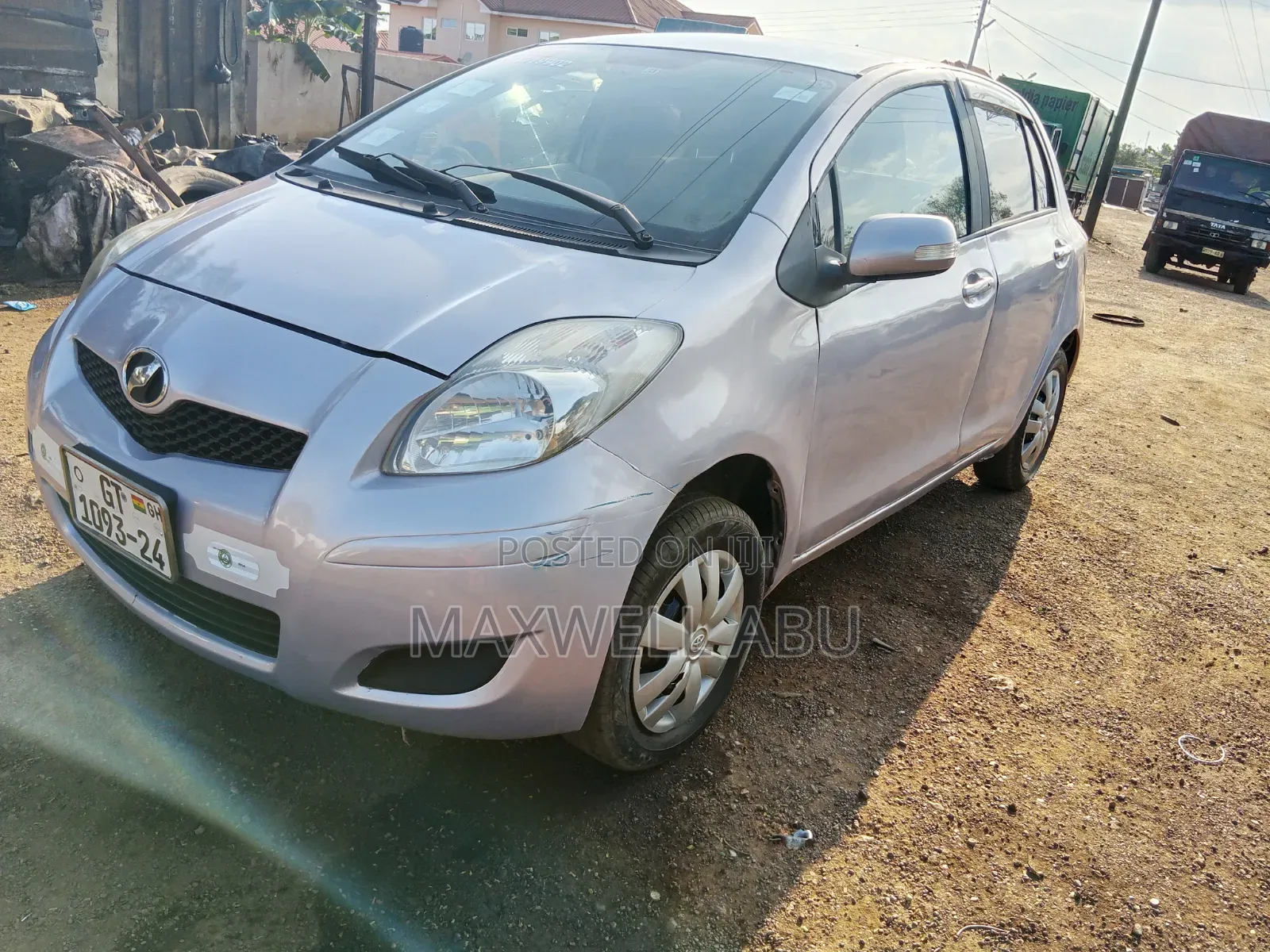 Toyota Vitz 2010 Silver