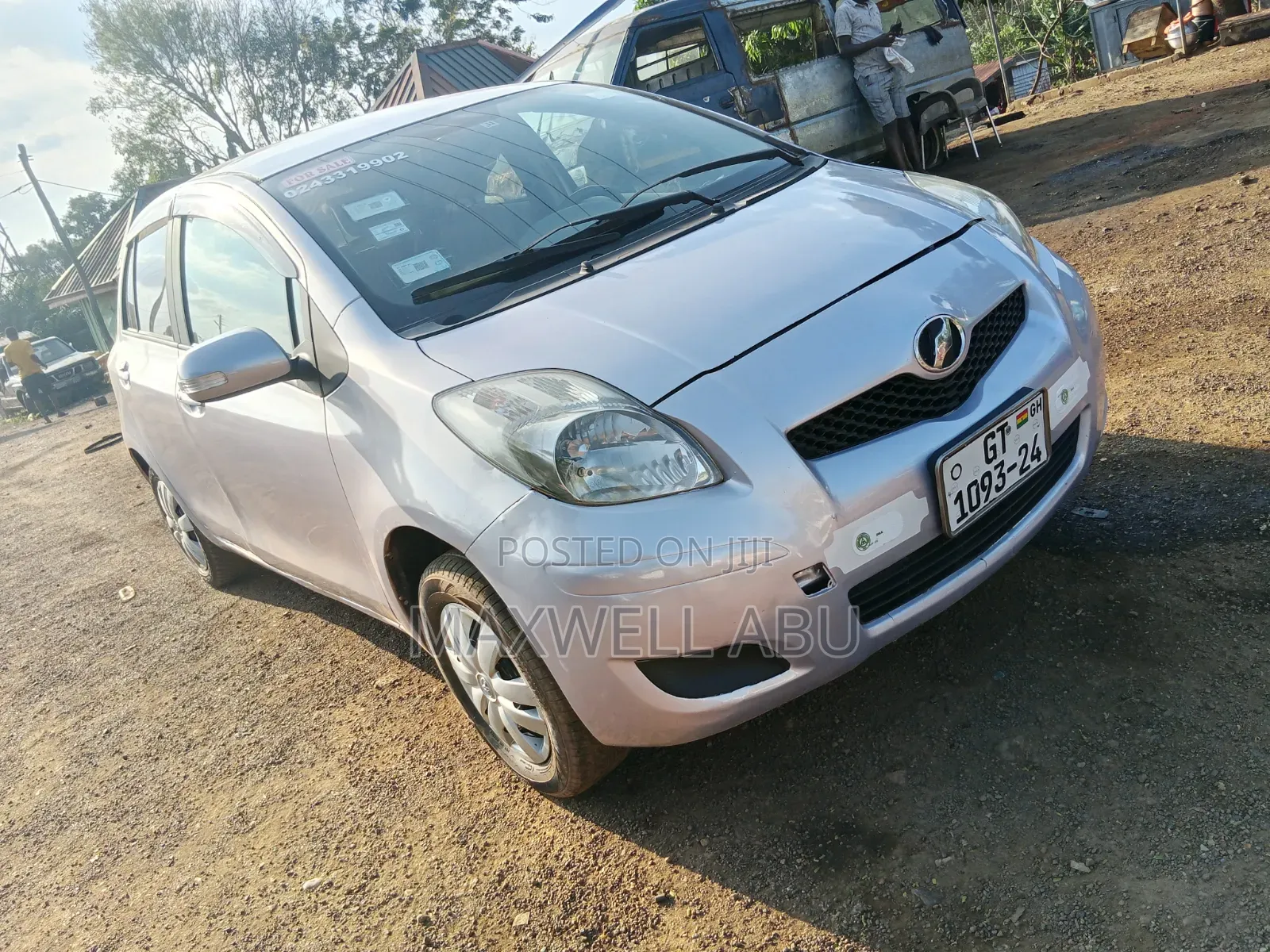 Toyota Vitz 2010 Silver