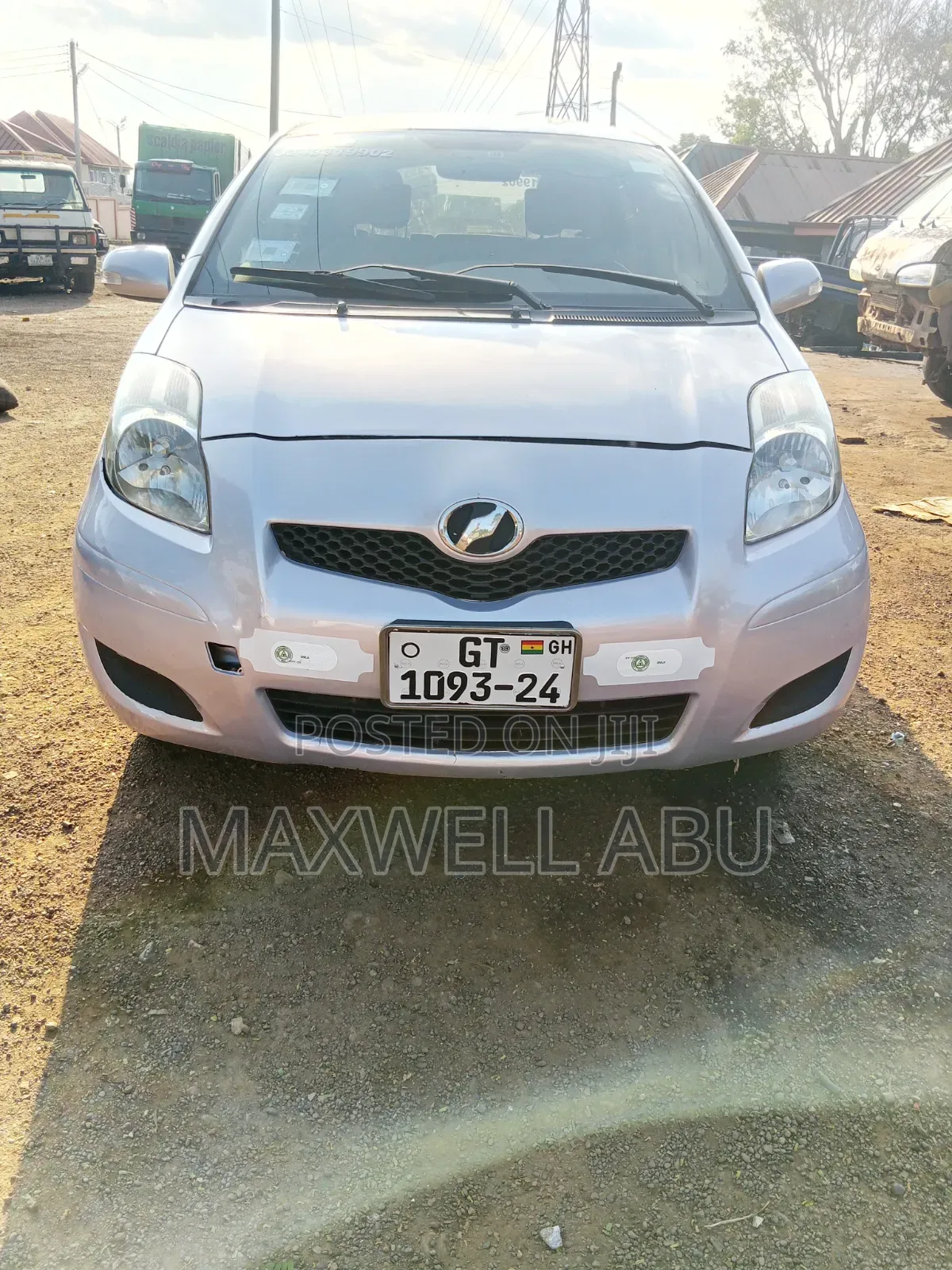 Toyota Vitz 2010 Silver