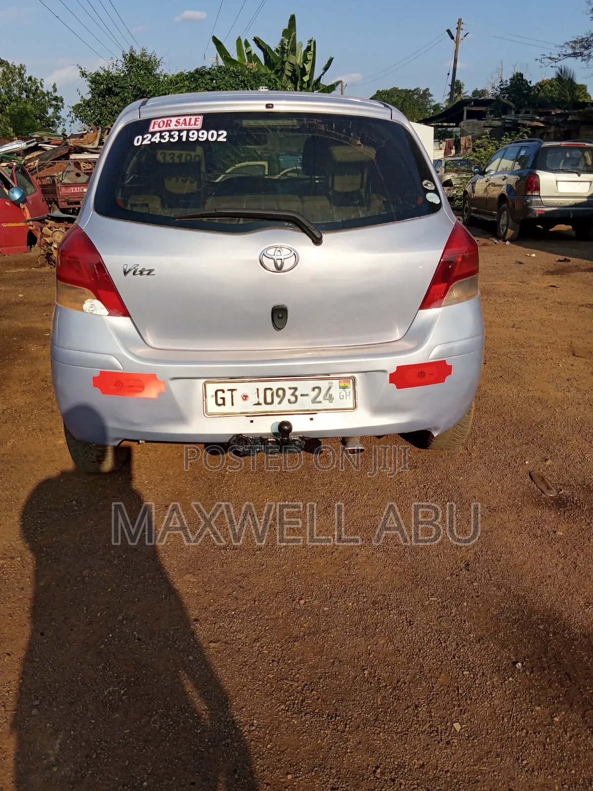 Toyota Vitz 2010 Silver