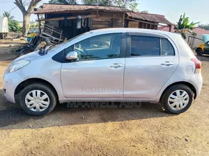 Toyota Vitz 2010 Silver