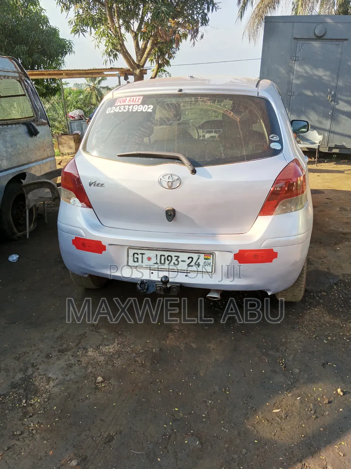 Toyota Vitz 2010 Silver