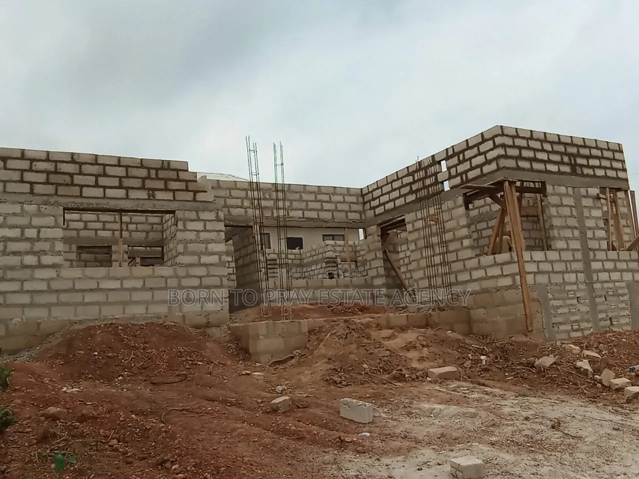 4bdrm House in Born To Pray Estate, Ejisu-Juaben Municipal for sale