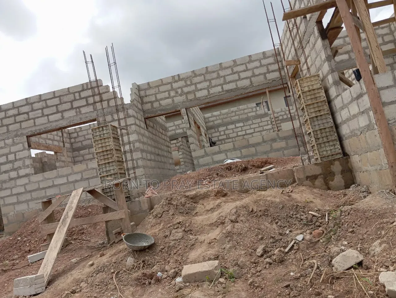 4bdrm House in Born To Pray Estate, Ejisu-Juaben Municipal for sale