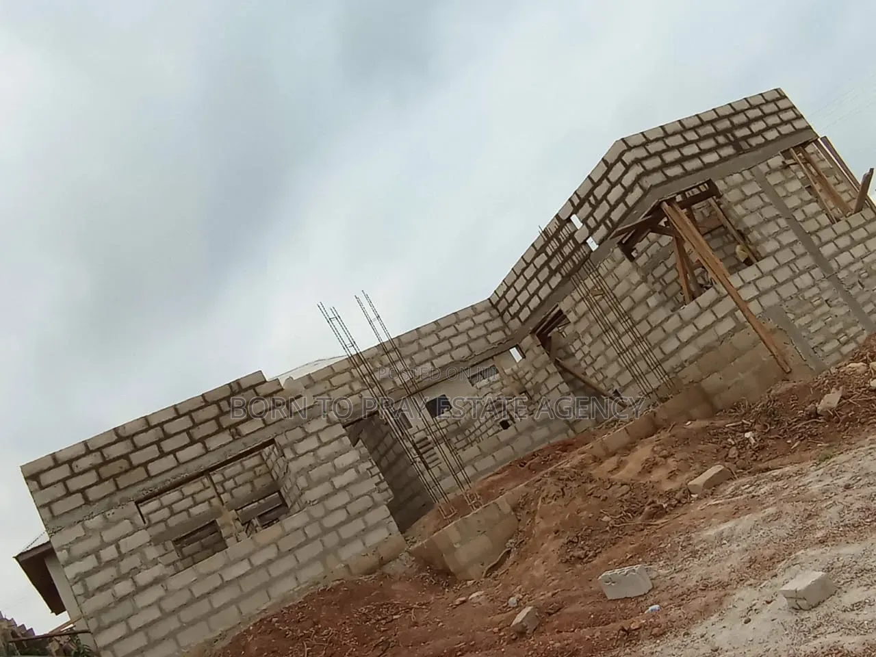 4bdrm House in Born To Pray Estate, Ejisu-Juaben Municipal for sale