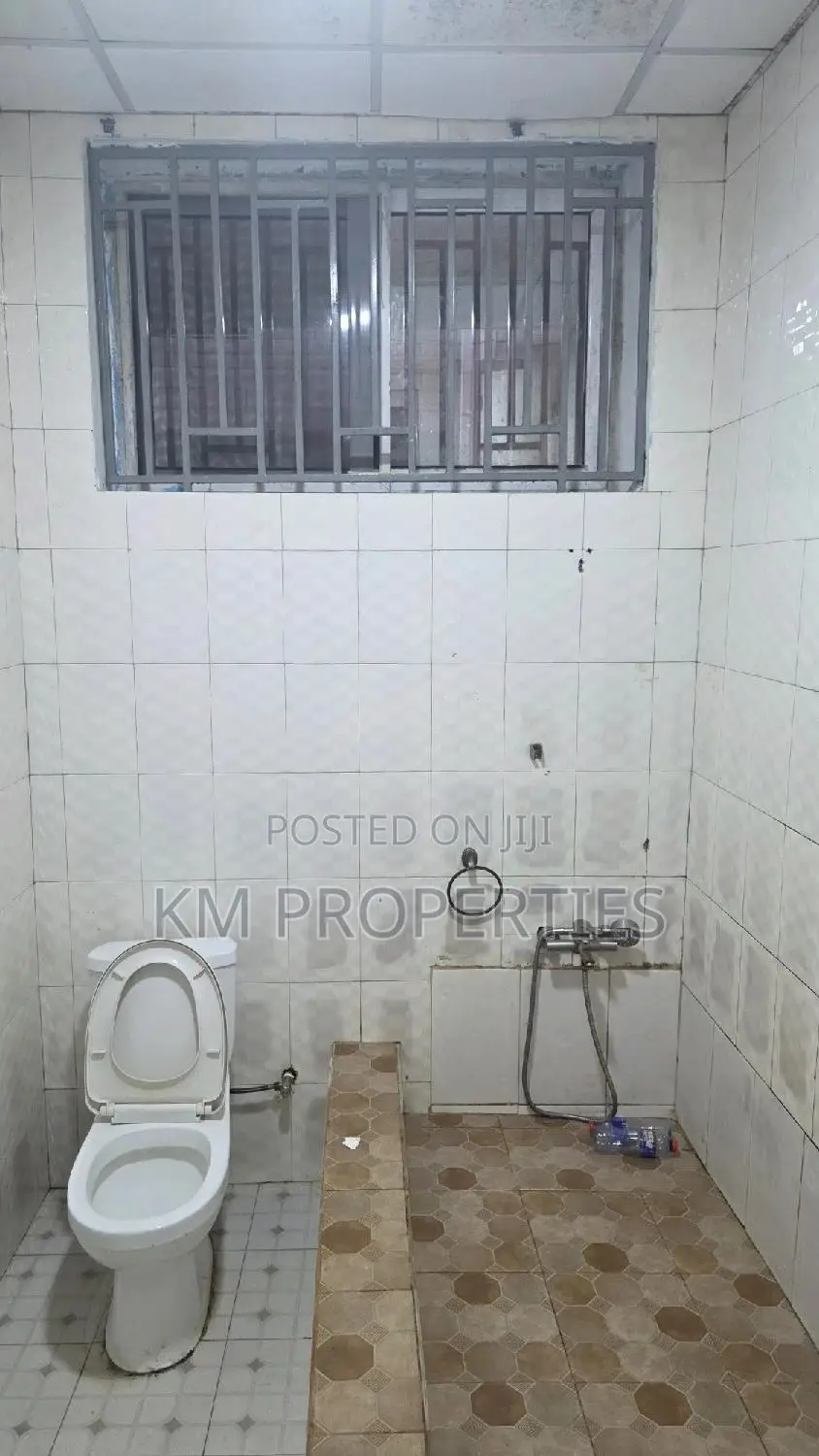 1bdrm Block of Flats in Madina for rent