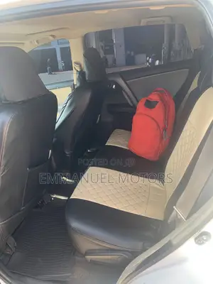 Toyota RAV4 XLE 4dr SUV AWD (2.5L 4cyl 6A) 2018 White