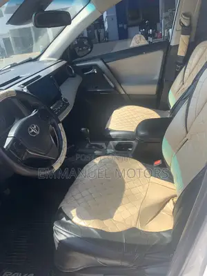 Toyota RAV4 XLE 4dr SUV AWD (2.5L 4cyl 6A) 2018 White